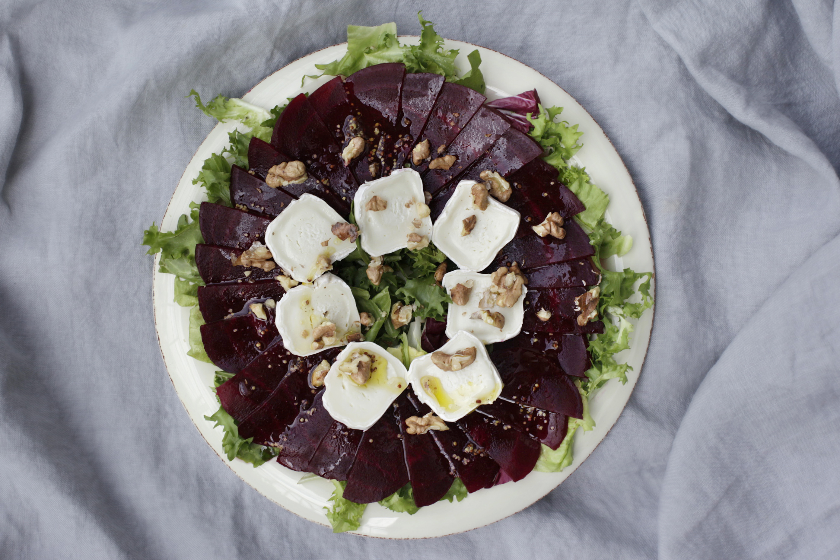 sałatka z burakami i serem kozim